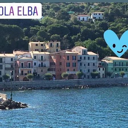 Residenza Il Sasso Sul Mare A Hébergement de vacances *